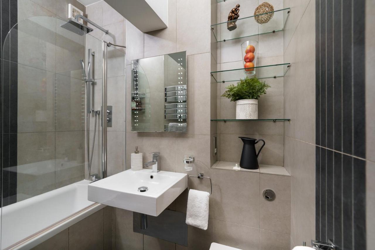 2 Bedr, 3 Beds, 1 Bath Thames, Trafalgar Sq London Luaran gambar