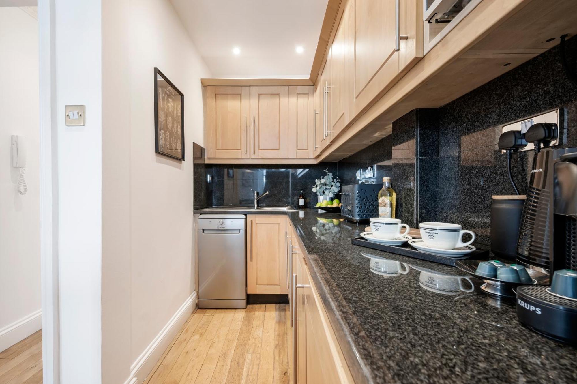 2 Bedr, 3 Beds, 1 Bath Thames, Trafalgar Sq London Luaran gambar